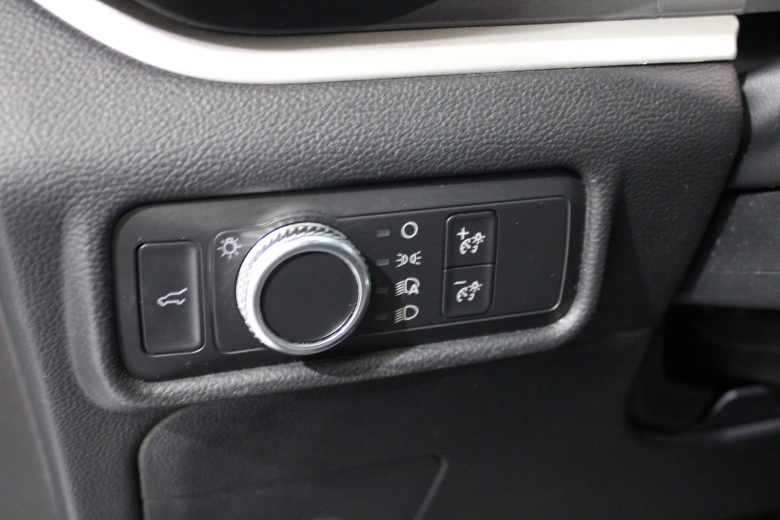 Used 2020 Ford Explorer XLT image 21