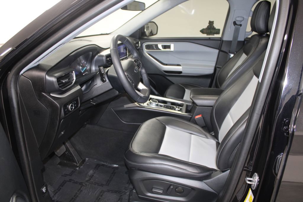Used 2023 Ford Explorer XLT w/ Equipment Group 202A image 22