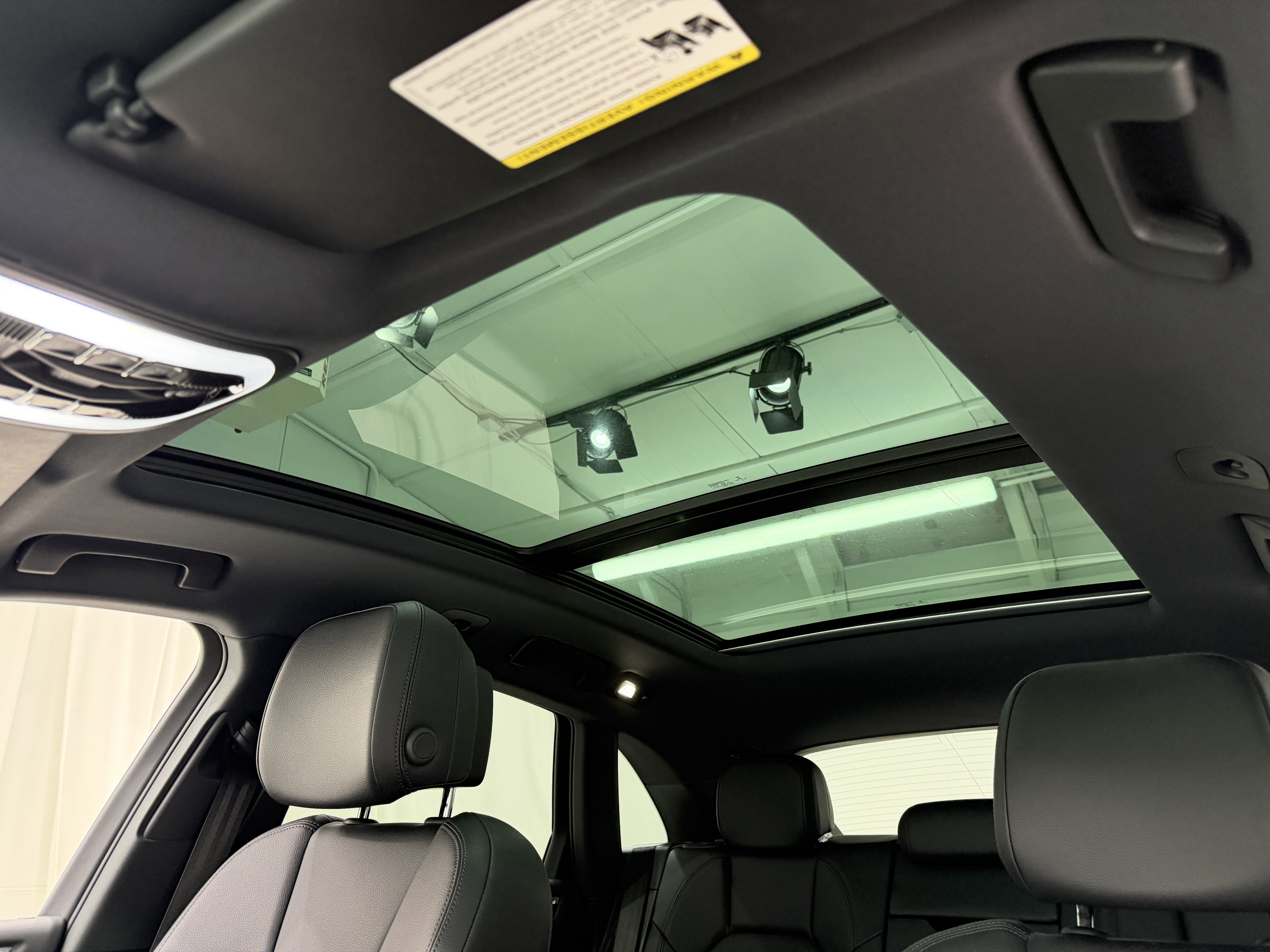 Certified 2022 Porsche Macan image 31