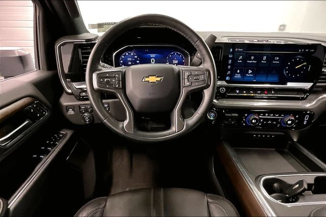 Used 2024 Chevrolet Silverado 3500 High Country w/ High Country Premium Package AWD/4WD image 6