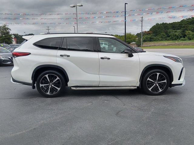 Used 2021 Toyota Highlander XSE AWD/4WD image 2