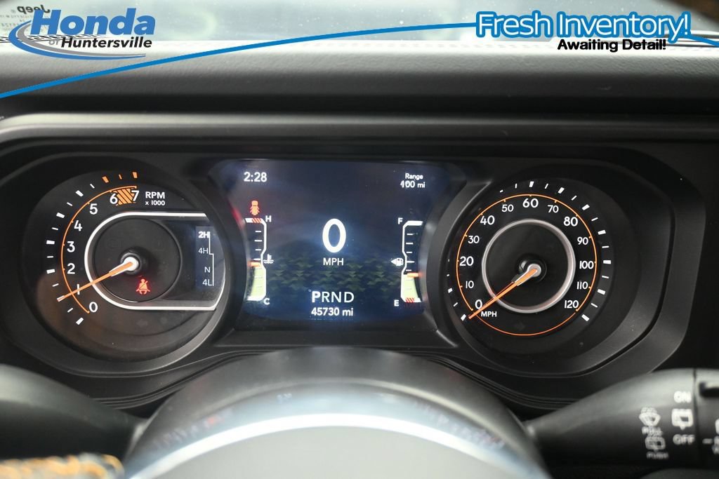 Used 2025 Jeep Wrangler Unlimited Sahara AWD/4WD image 16