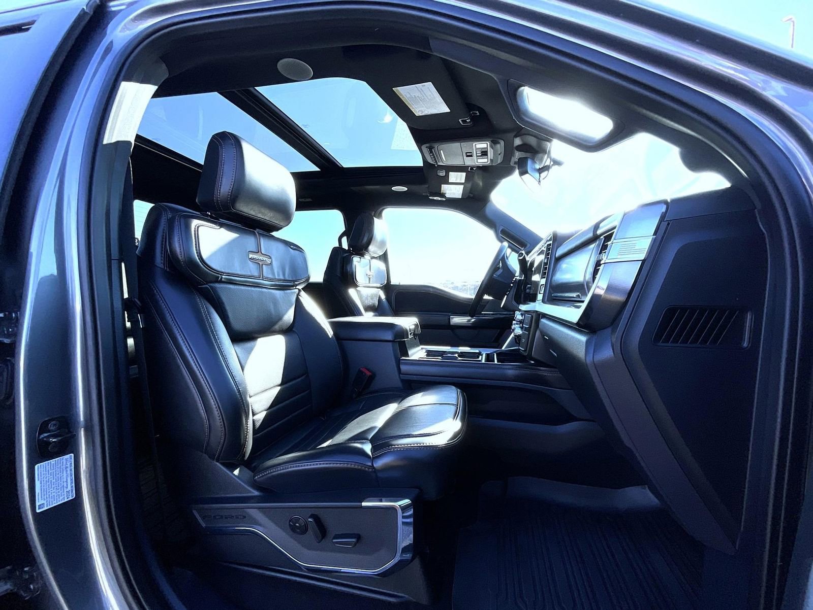 Used 2024 Ford F250 Platinum image 15