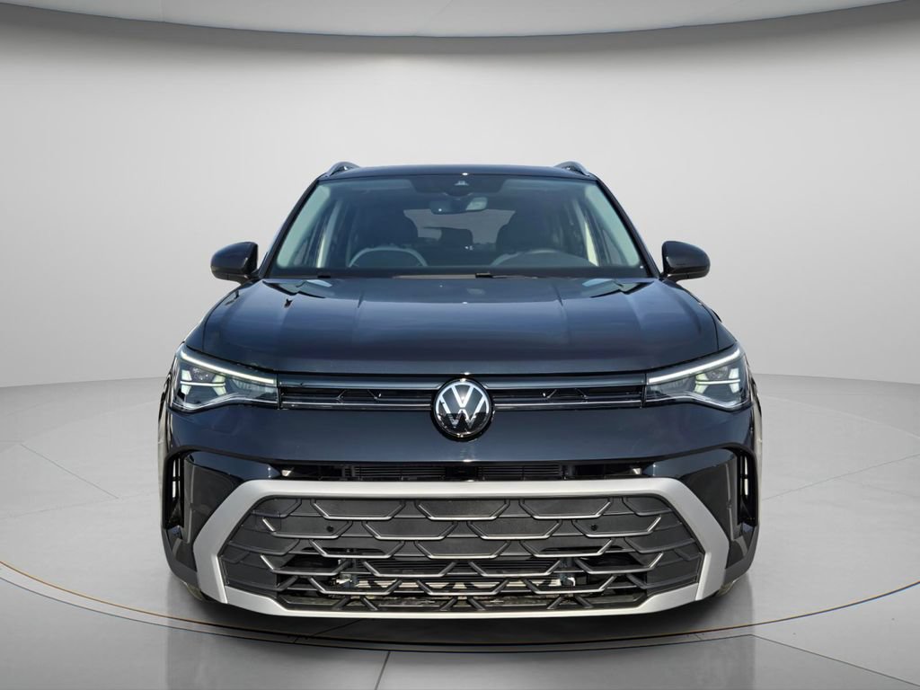 New 2026 Volkswagen Taos SE FWD image 3