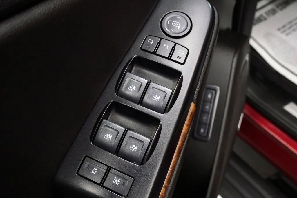 Used 2020 Chevrolet Tahoe Premier w/ Premier Plus Edition AWD/4WD image 13