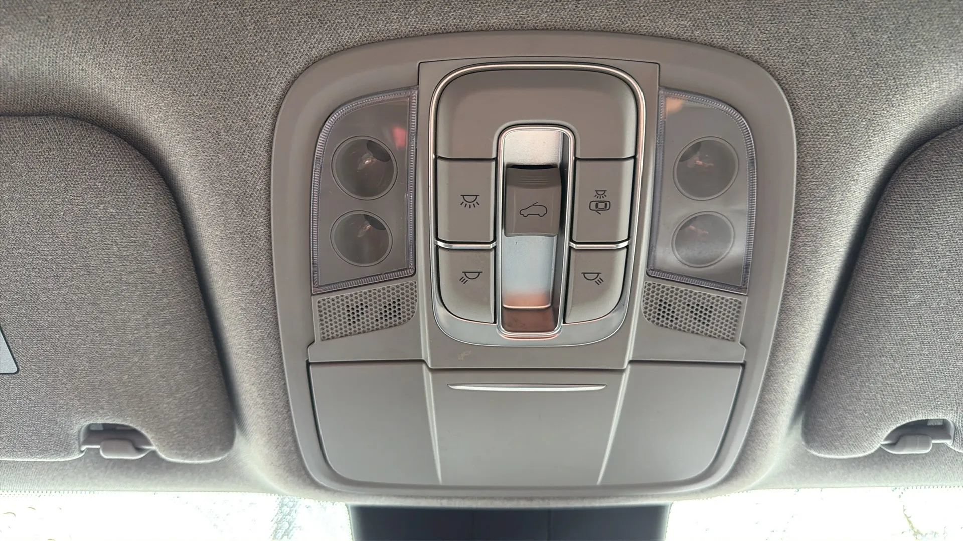 Used 2020 Hyundai Santa Fe Limited AWD/4WD image 21