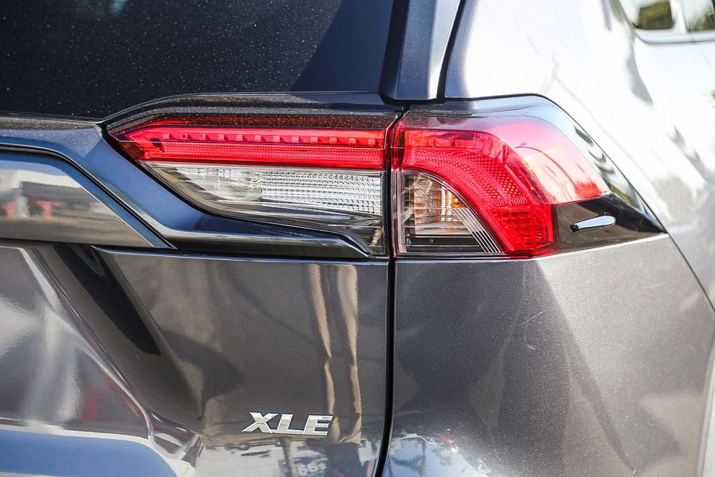 Used 2021 Toyota RAV4 XLE image 9