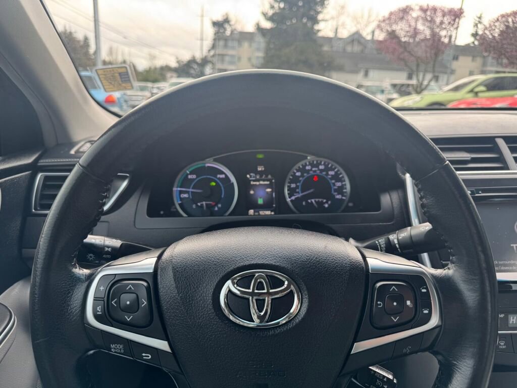 Used 2015 Toyota Camry XLE w/ Moonroof Package image 18