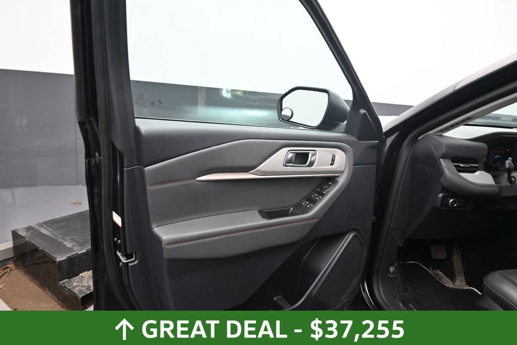 Used 2025 Ford Explorer Active w/ Active Comfort Package AWD/4WD image 20