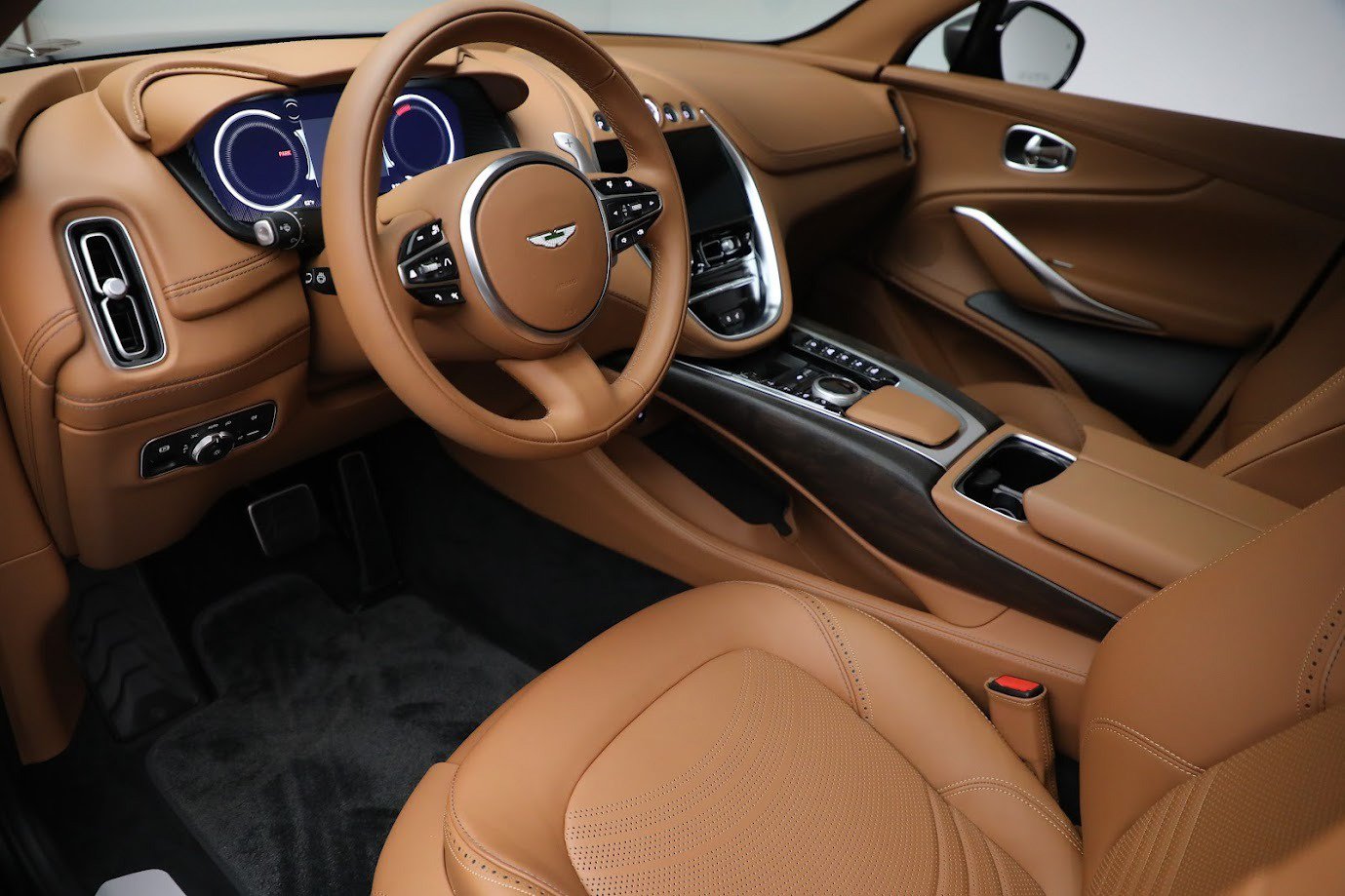Used 2024 Aston Martin DBX AWD/4WD image 13