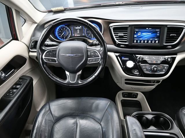 Used 2019 Chrysler Pacifica Touring-L image 26