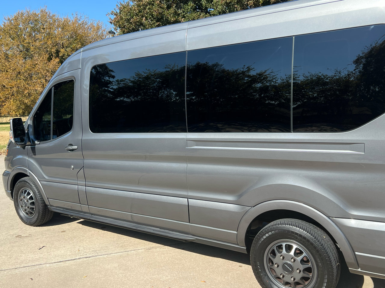 Used 2022 Ford Transit 250 Medium Roof AWD image 3