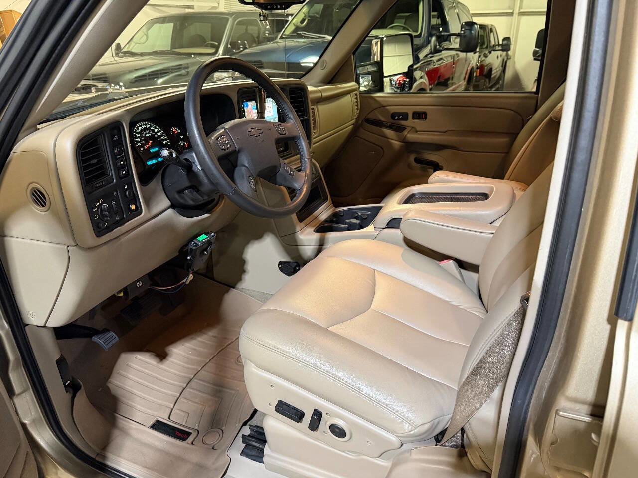 Used 2005 Chevrolet Silverado 2500 LT w/ Heavy-Duty Power Package image 5