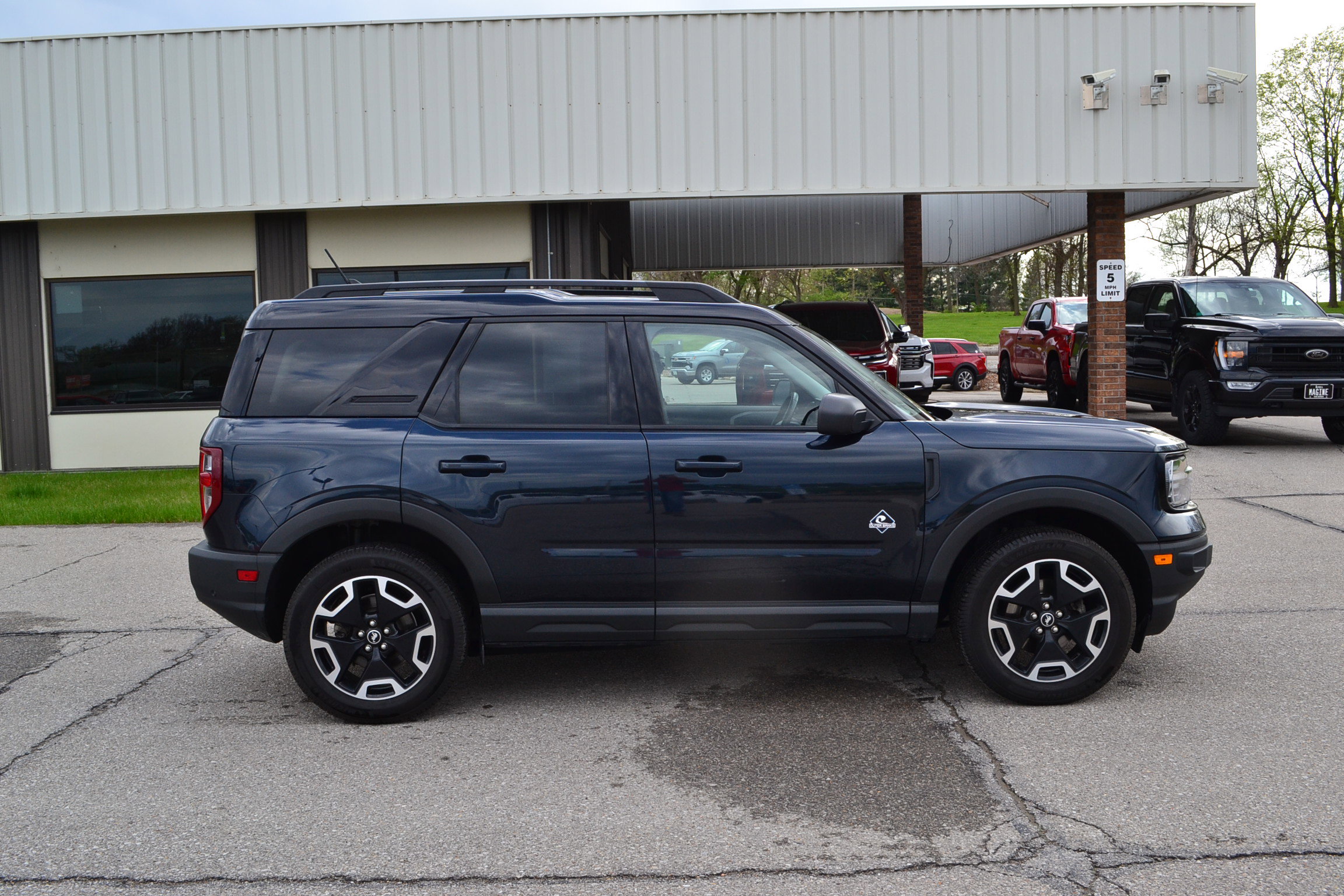 Certified 2021 Ford Bronco Sport Outer Banks w/ Outer Banks Package (96D) image 3