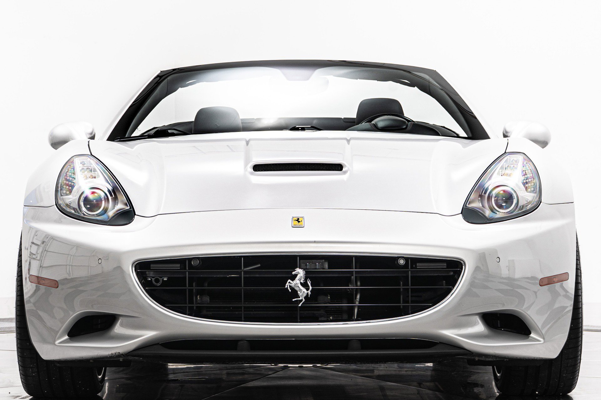 Used 2013 Ferrari California image 4