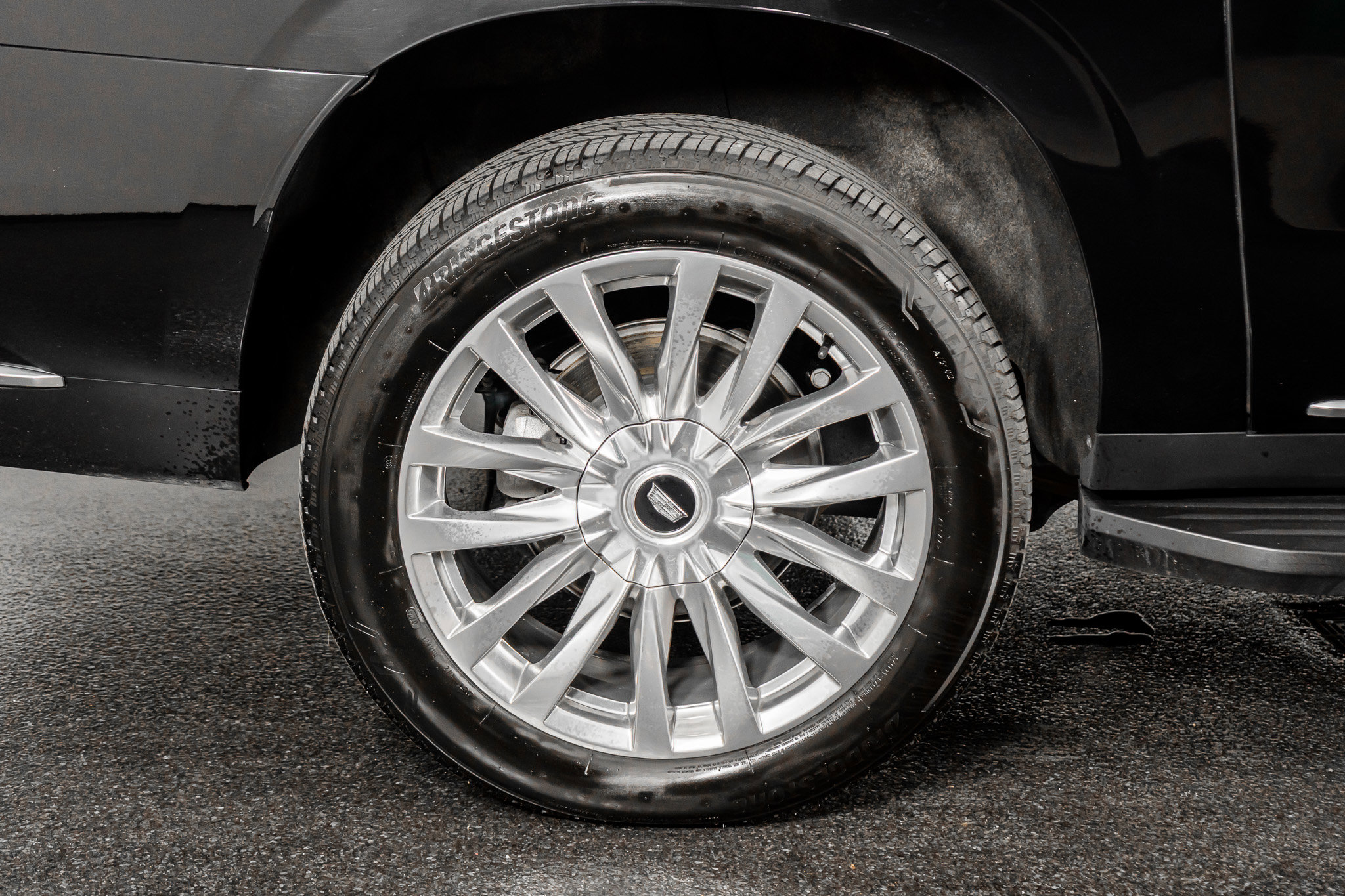 Used 2024 Cadillac Escalade ESV Premium Luxury image 9