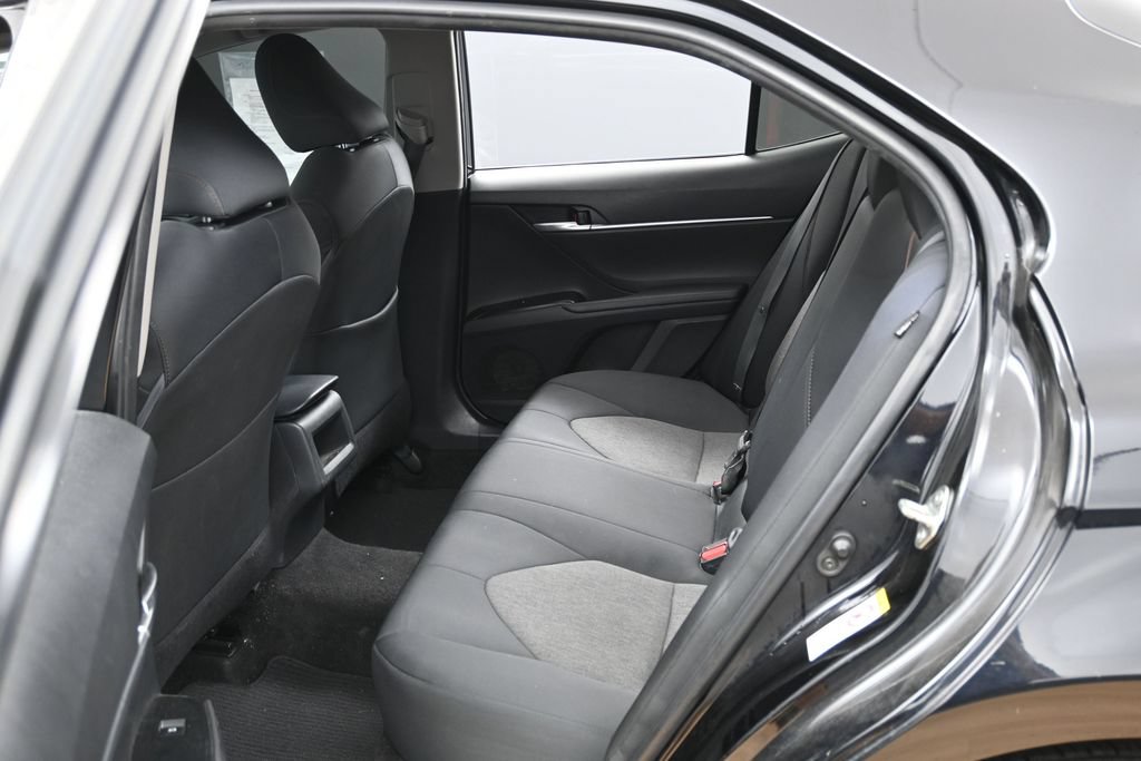 Used 2018 Toyota Camry LE FWD image 27