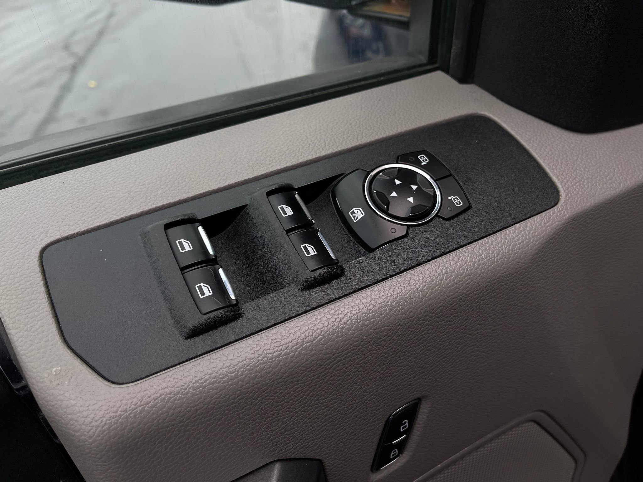 Used 2017 Ford F250 XLT w/ XLT Value Package image 12