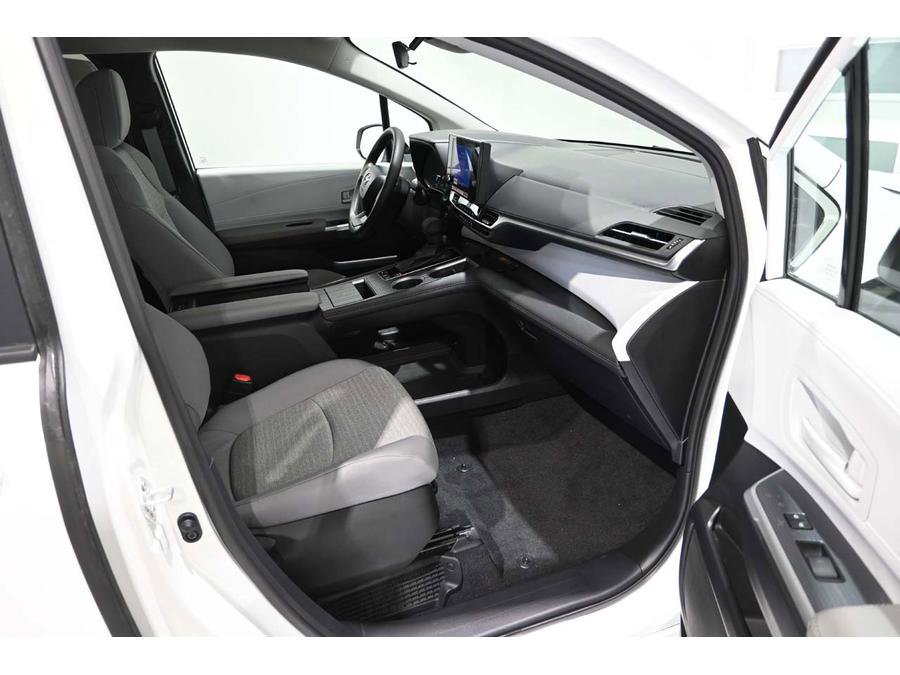 New 2025 Toyota Sienna LE image 15
