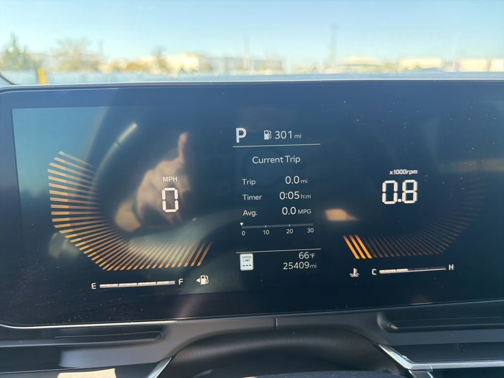 Used 2025 Kia Carnival image 26