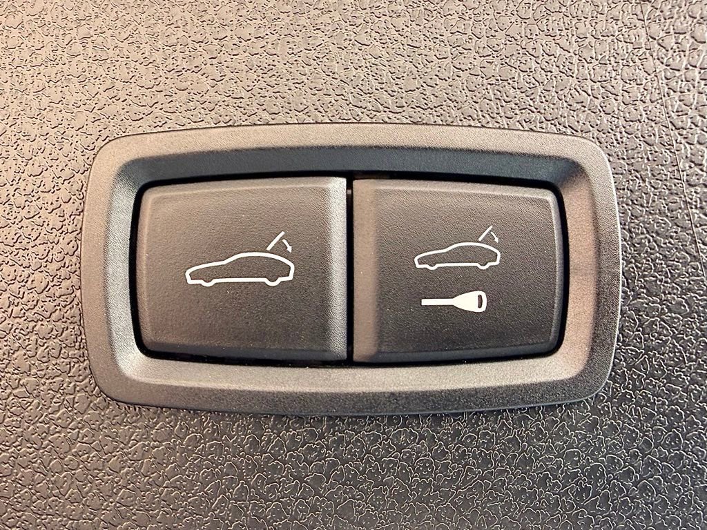 Certified 2025 Porsche Macan image 26