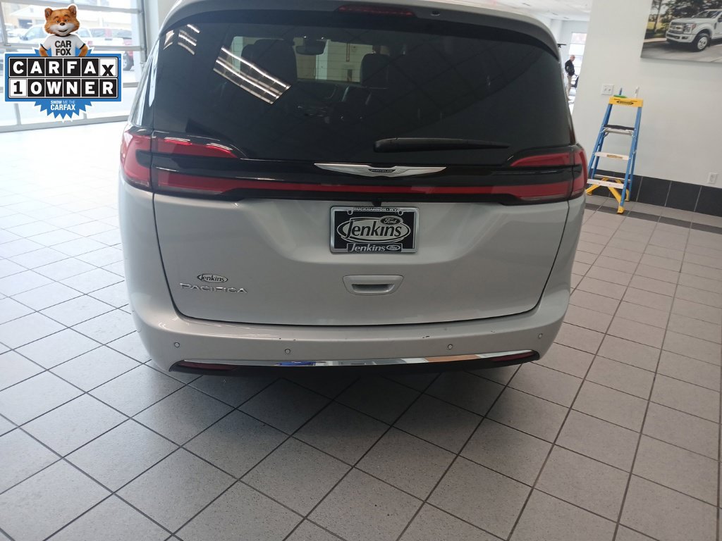 Used 2026 Chrysler Pacifica Select FWD image 12