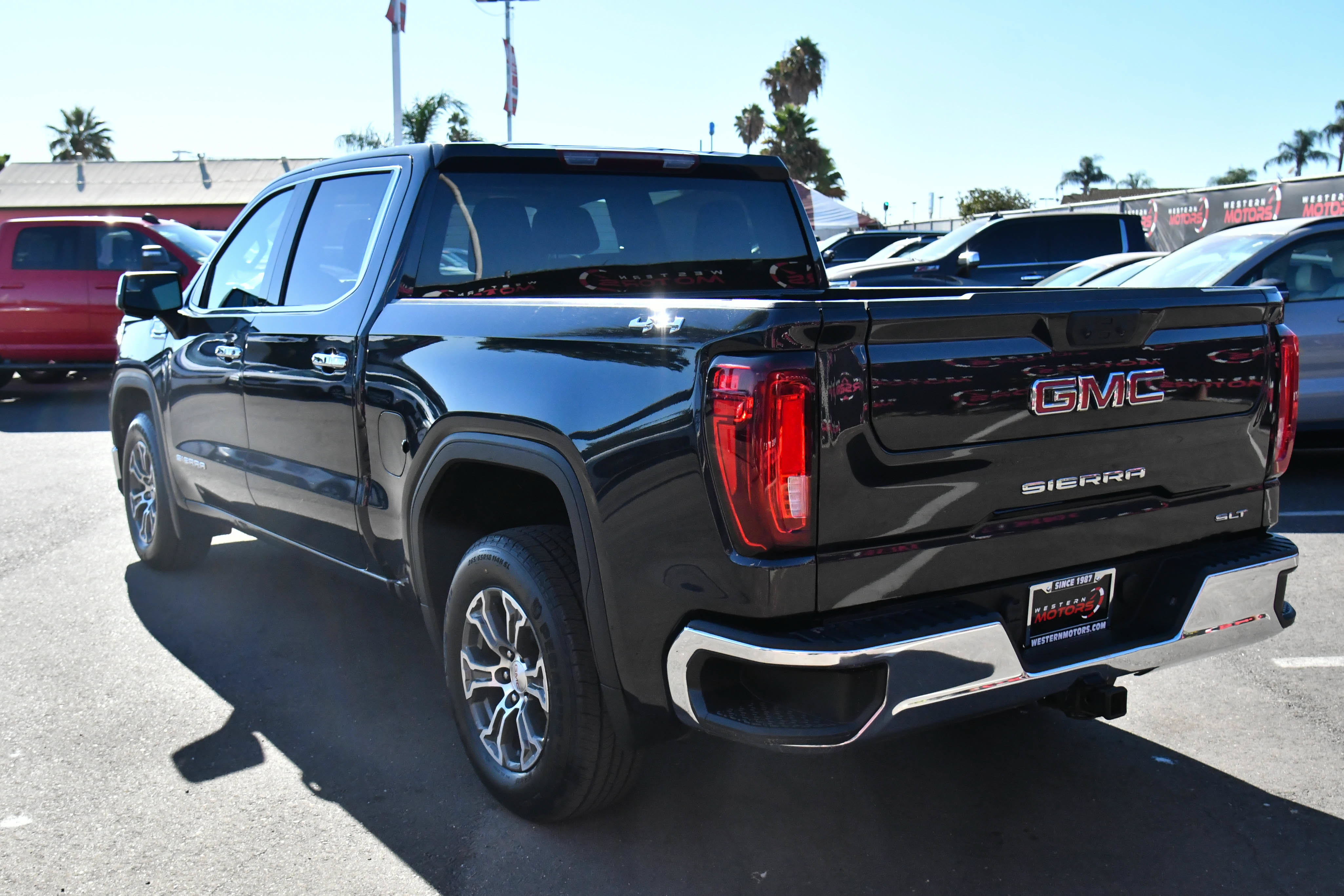 Used 2025 GMC Sierra 1500 SLT AWD/4WD image 6