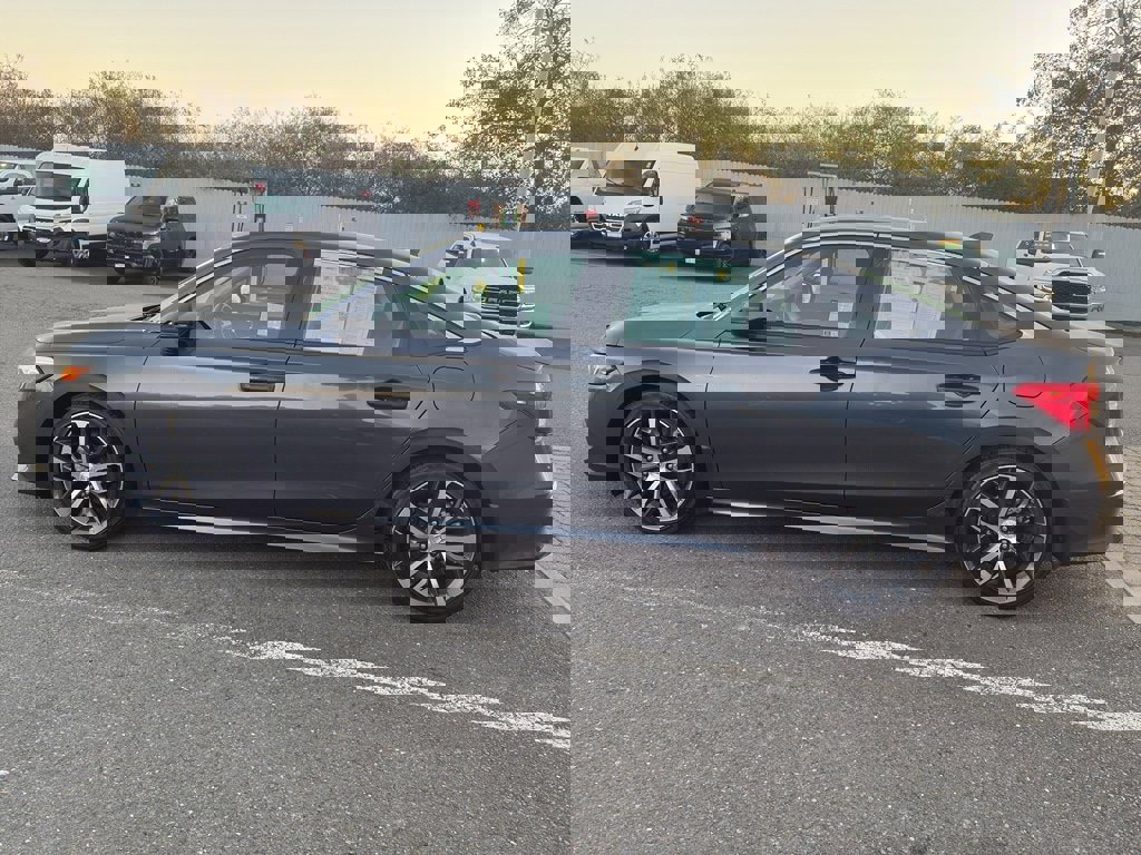 Used 2023 Honda Civic Touring image 3