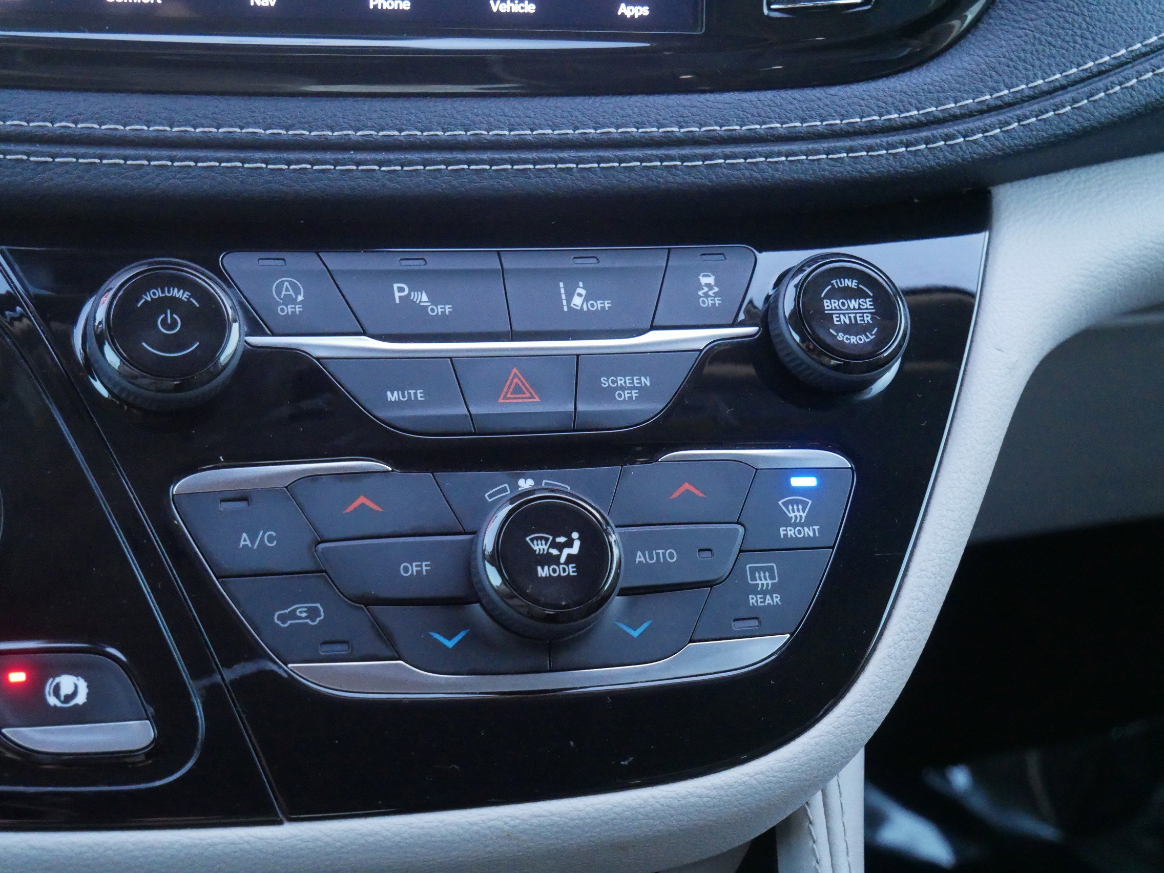 Used 2023 Chrysler Pacifica Limited FWD image 23