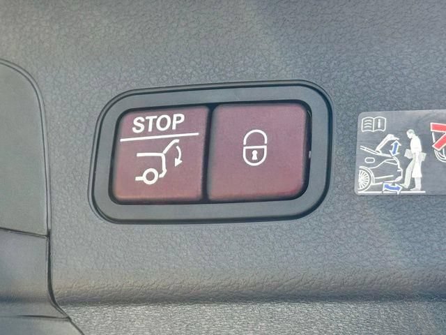 Used 2025 Mercedes-Benz GLS 450 4MATIC image 18
