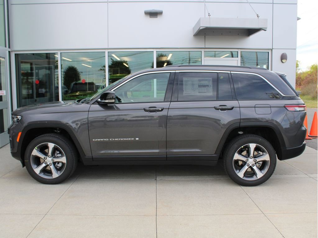 New 2025 Jeep Grand Cherokee Limited w/ Luxury Tech Group II image 6
