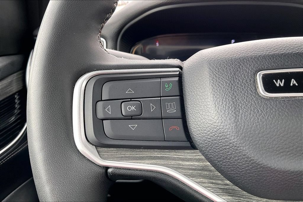 Used 2024 Jeep Wagoneer L Series II w/ Flexible Seating Group AWD/4WD image 18