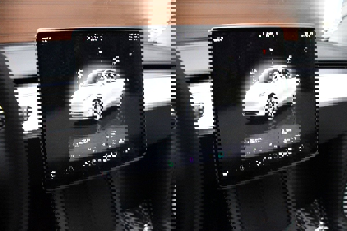 Used 2022 Tesla Model Y Long Range image 35