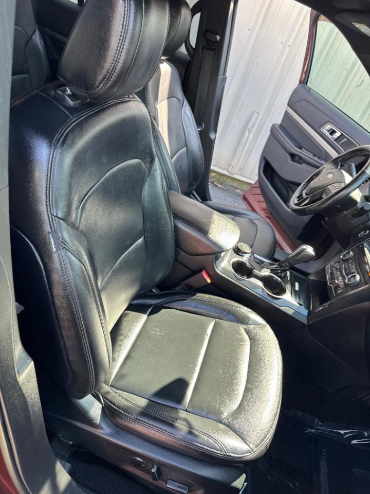 Used 2018 Ford Explorer XLT w/ Equipment Group 202A AWD/4WD image 7