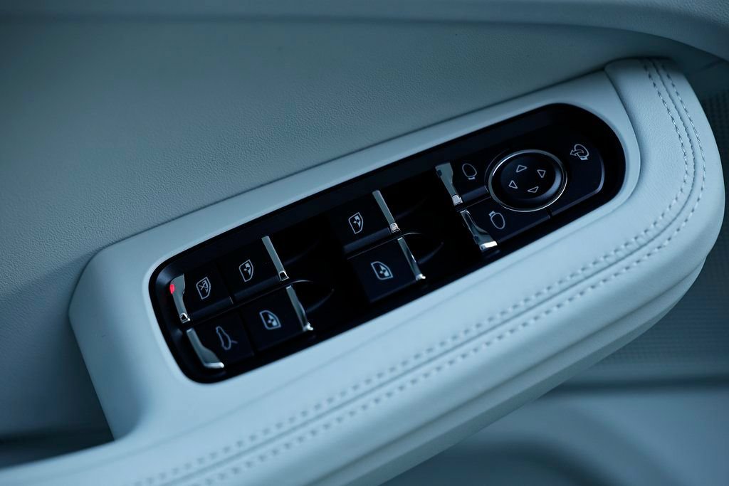 New 2026 Porsche Macan AWD/4WD image 21