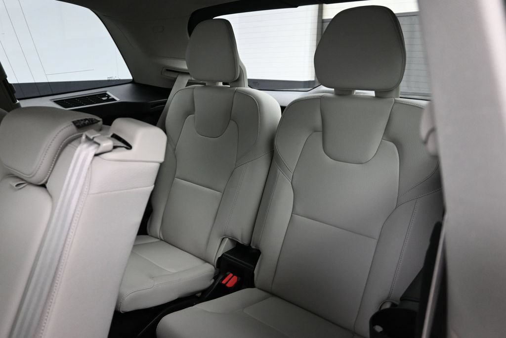 Used 2024 Volvo XC90 T8 Plus w/ Protection Package Premier AWD/4WD image 16