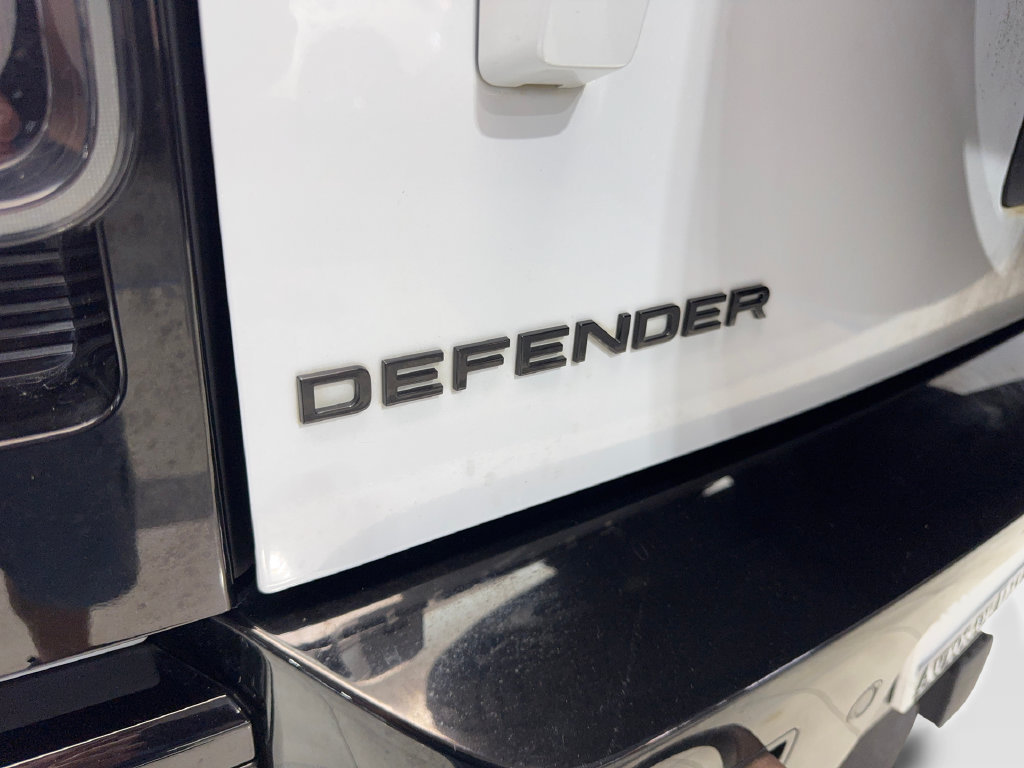 Used 2023 Land Rover Defender 110 V8 AWD/4WD image 23