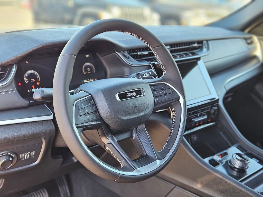 New 2025 Jeep Grand Cherokee Altitude image 19