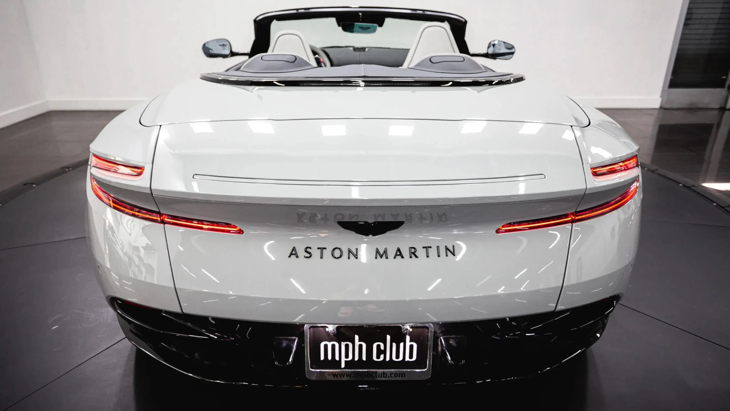 Used 2024 Aston Martin DB12 Convertible RWD image 20