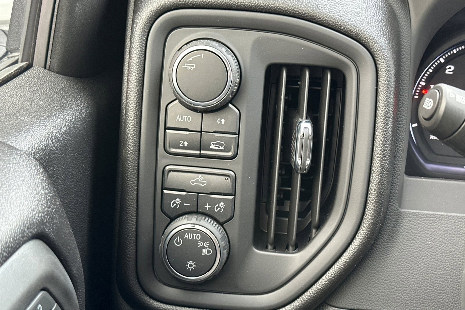 New 2025 Chevrolet Silverado 1500 Custom image 29