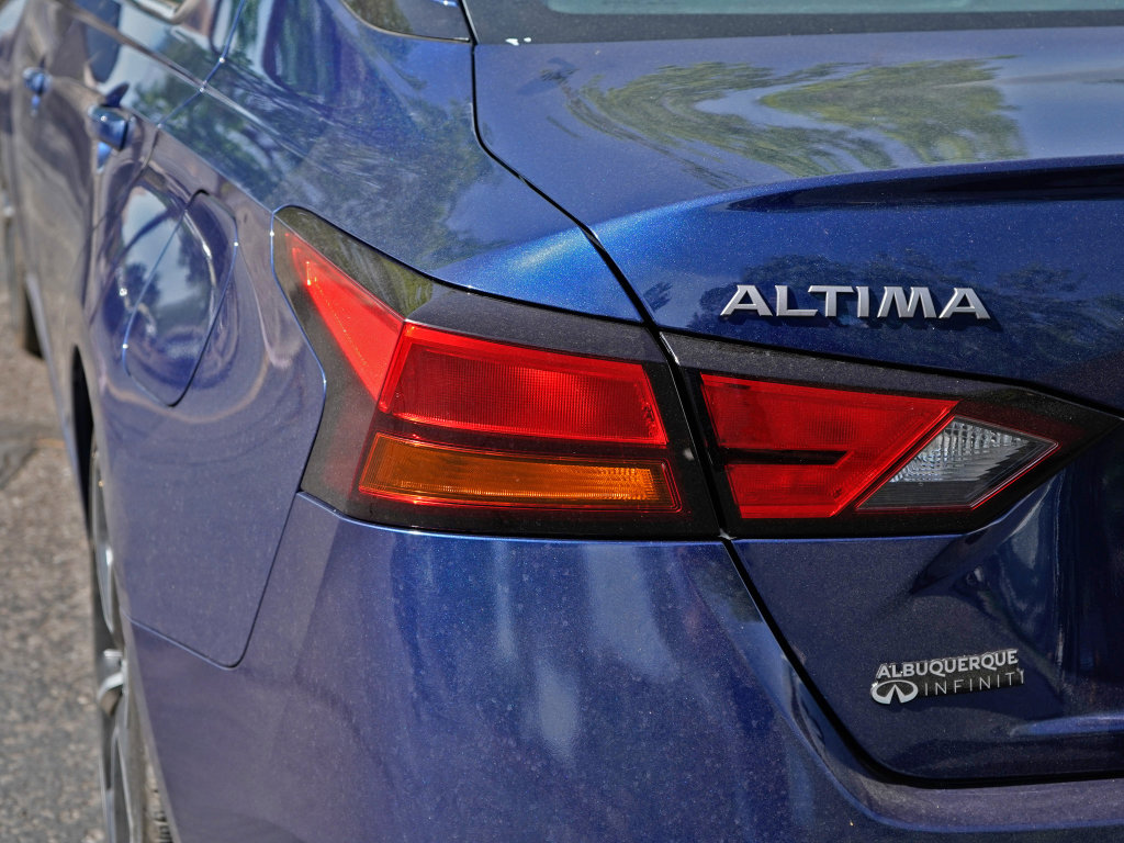 Used 2024 Nissan Altima 2.5 SR FWD image 9