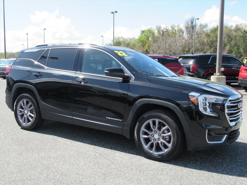 Used 2022 GMC Terrain SLT w/ Infotainment Package II image 2