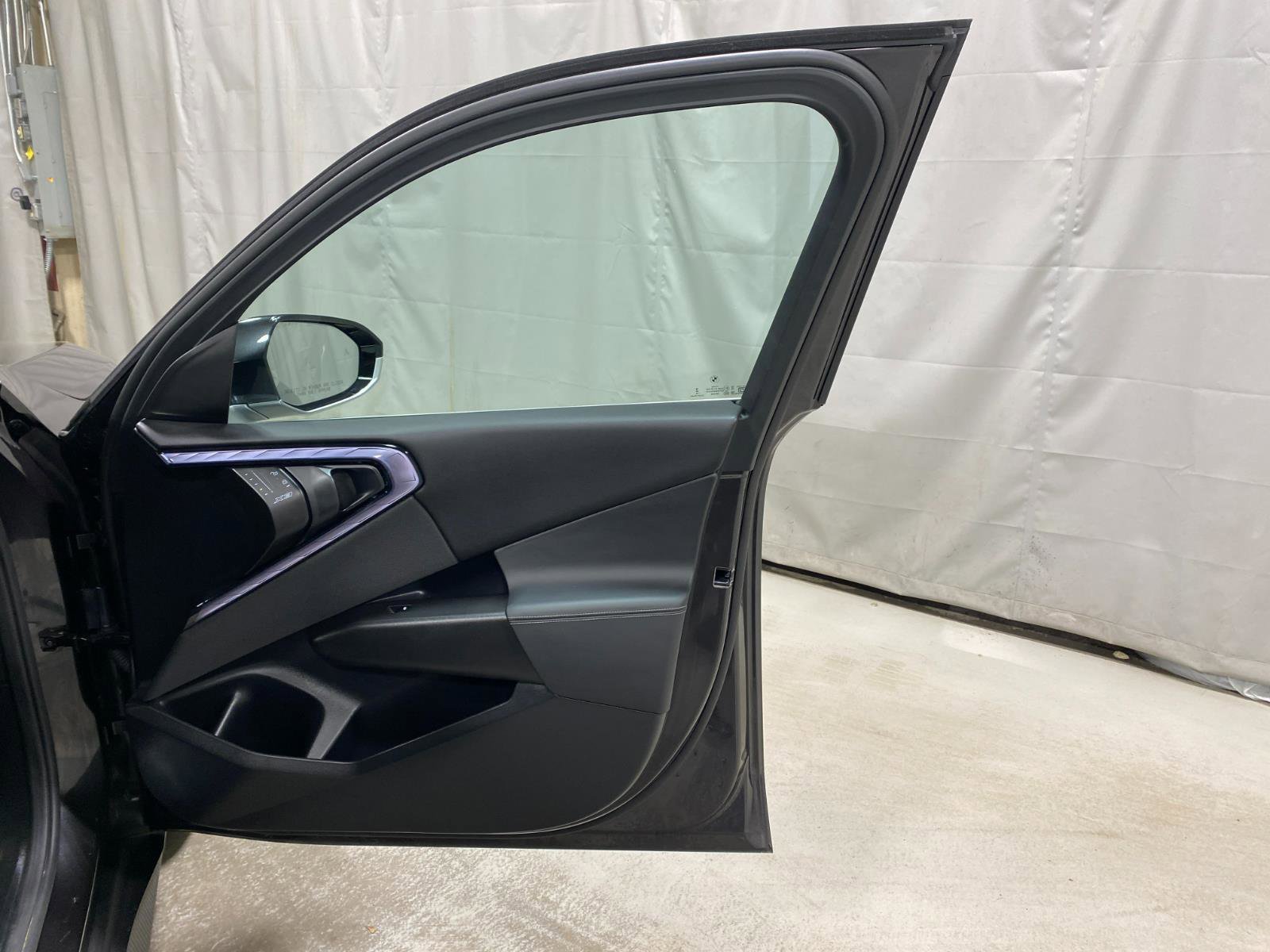 Certified 2025 BMW X3 xDrive30i w/ Convenience Package image 21