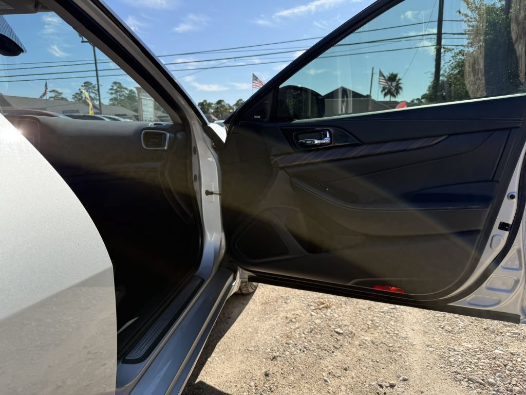Used 2017 Nissan Maxima Platinum FWD image 30