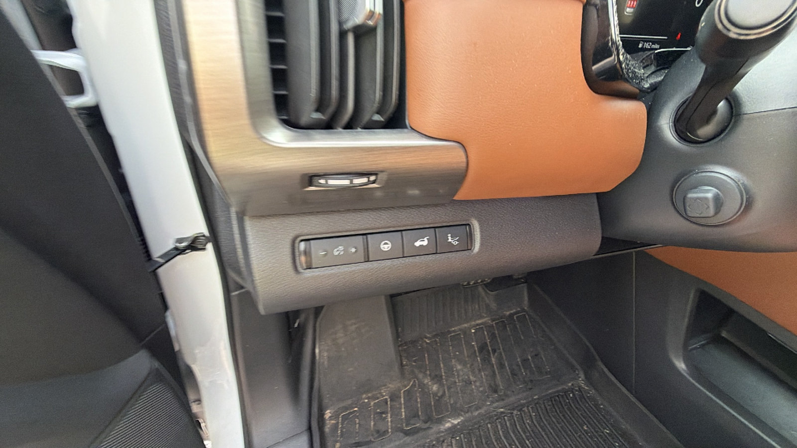 Used 2025 Nissan Pathfinder Platinum w/ Cargo Package FWD image 29