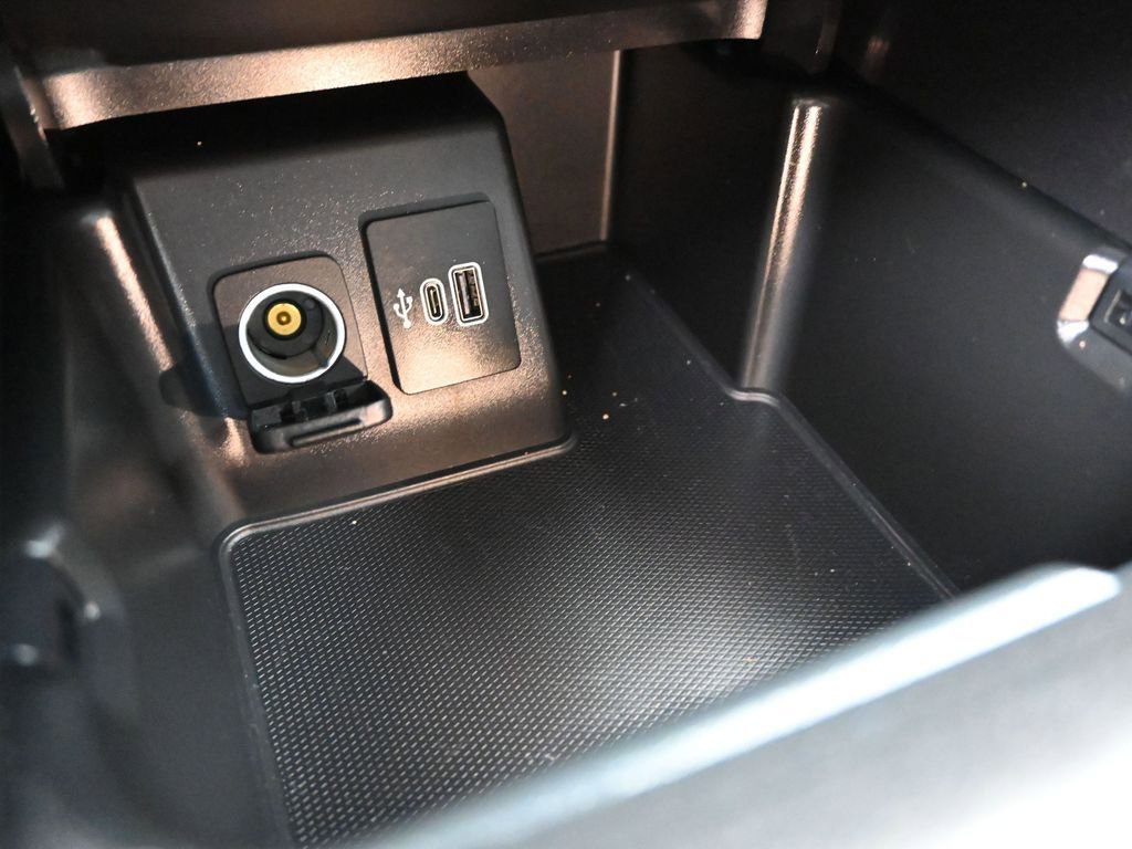 Used 2025 Ford Explorer Active w/ Active Comfort Package image 18