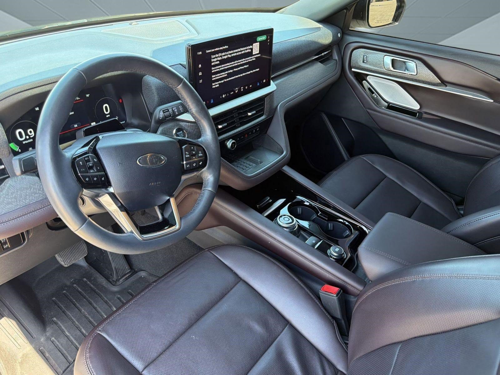 Certified 2025 Ford Explorer Platinum RWD image 4