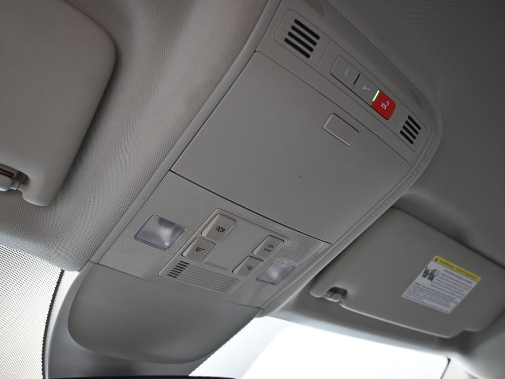 Used 2024 Volkswagen Taos SE image 21