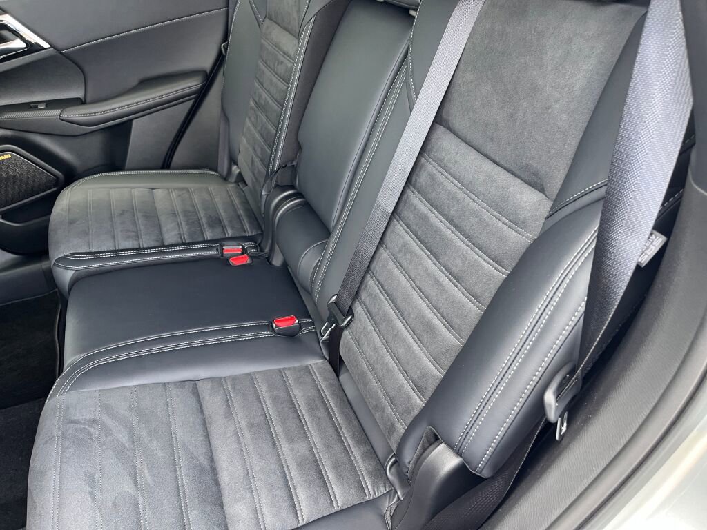 New 2025 Mitsubishi Outlander SE image 21