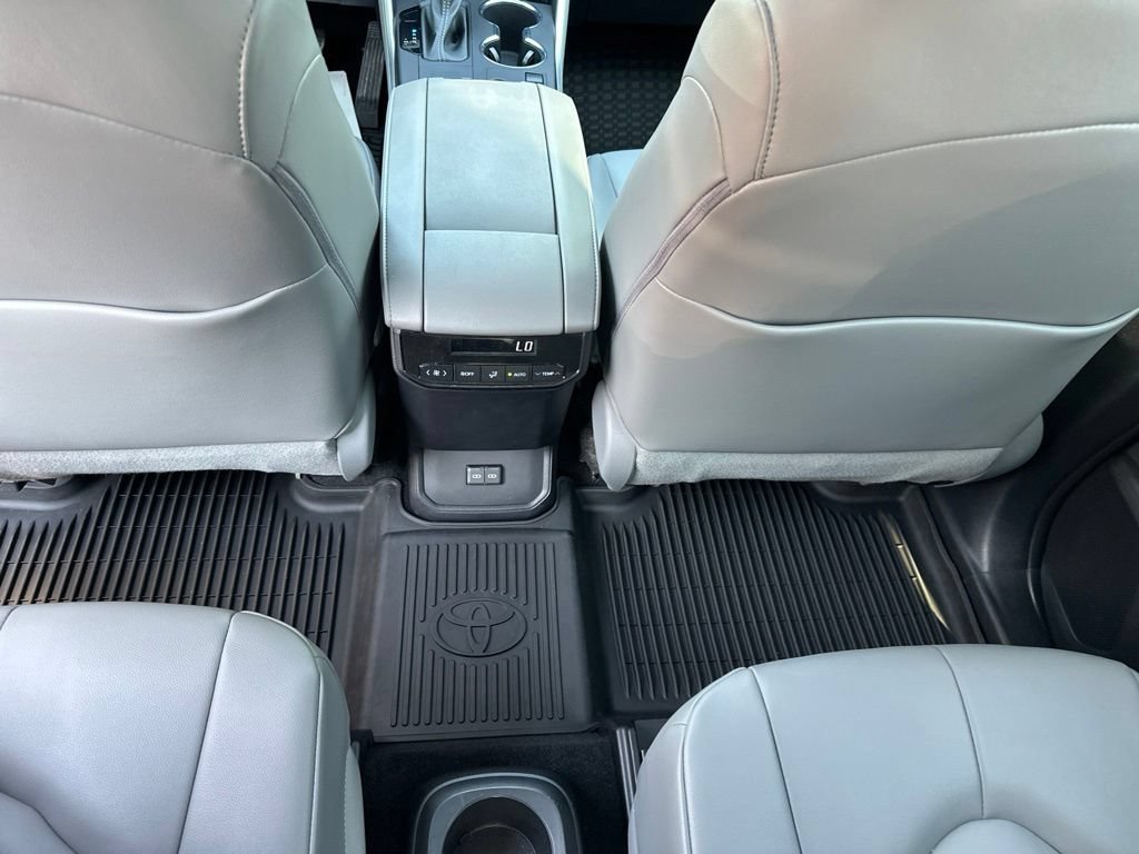 Used 2023 Toyota Highlander XLE FWD image 16